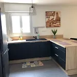 Agreable T2 Traversant Rdc Avec Terrasse + Balcon+ Parking 2 Places