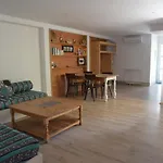 Logement Spacieux Au Calme - Plage Des Chalets