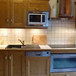 L'Aiglon - Spacious 2-Bedroom Apartment With Log Fire