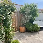 Maison De Vacances La Flotte 00491Ui