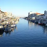 Pecheur: F2 Climatise Au Coeur Du Village.