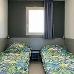 Appartement 2 Chambres Avec Piscine Et Terrasse, A 50M De La Plage - Fr-1-748-9