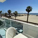 Appartement 2 Pieces Renove Avec Vue Mer, Climatisation Et Balcon, Proche Commerces - Fr-1-750-40