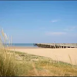 Studette A 100M De La Plage