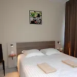 Tidy Apartment Near The Beach In A Lively Seaside Resort