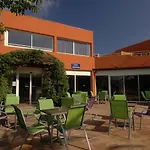 Tidy Apartment Near The Beach In A Lively Seaside Resort