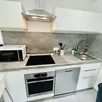 Superbe Duplex Design Neuf 2 Chambres, Climatise Tout Confort, Facile D,Acces Stationnement Gratuit