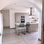 Joli Haut De Villa A Deux Pas De La Mer Et Piscine