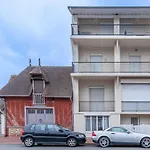 2-Bedroom Apartment With Balcony Near Hippodrome