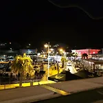 Le Cabanon Revisite Tres Beau T2 Labellise 3 Etoiles De 40M2 Face Au Port De Carry Le Rouet