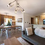 Appartement T4 A Courchevel, Proche Des Pistes, Avec Terrasse, Parking, Et Services Inclus - Fr-1-563-13