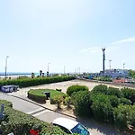Appartement T2 Cabine Avec Climatisation, Parking Privatif A Sete - Fr-1-338-466