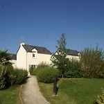 Cozy Holiday Home Near The Bay Of Douarnenez
