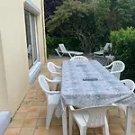 Maison Familiale Dans Une Rue Paisible