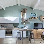 Maison Bois Au Bord Du Lac