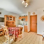 Studio Calme Avec Cabine, Terrasse Et Parking - Centre Des Gets A 2 Pas, 4 Pers. - Fr-1-685-56