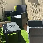 Joli Appartement Avec Chambre Et Grande Terrasse A Deux Pas De La Mer