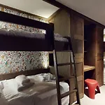 Chalet Avec Piscine Chauffee, Acces Direct Aux Pistes Et Services De Luxe A Val-D'Isere - Fr-1-567-108