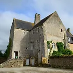 Le Chateau De Neuilly La Foret