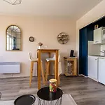 Studio Les Ecureuils-2 By Interhome
