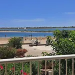 Au Bord De La Plage Du Grazel