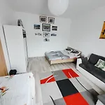 Une Chambre De 20M2 Chez Les Habitants