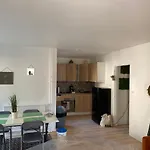 Bel Appartement Dans Residence Avec Balcon