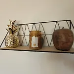 Studio Dans Maisonnette En Pierre