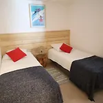 Les Gets: Bel Appartement Avec Grande Terrasse, Parking Et Wifi - Fr-1-623-32