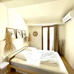 Maison Charmante Avec Terrasse, 2 Chambres