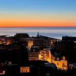 Vue Panoramique Sur La Mer Et Les Falaises