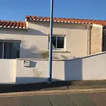 Nice House With Garden Near The Sea