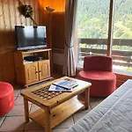 Appartement Chaleureux Avec Balcon Proche Meribel Centre, 6 Pers, 3 Pieces - Fr-1-411-225