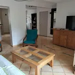 Appartement Au Centre Ville Avec Un Beau Jardin Prive