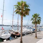 Studio Cabine Avec Piscine Et Vue Port A Gruissan - Fr-1-409-199