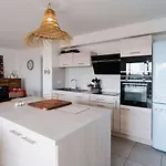 Appartement Lumineux Et Climatise Avec Wifi Et Parking A Narbonne-Plage - Fr-1-409-202