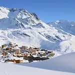 Ski-In, Ski-Out Spectacular Mountain View By Alpstays