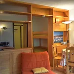 Studio Confortable Avec Balcon Proche Centre Et Pleney - Fr-1-524-60