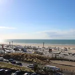 Plage De Calais, Vue Sur Mer!