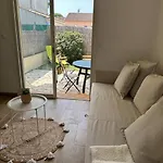 Joli T2 Climatise, Jardin, Tout Confort, Idealement Situe