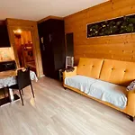 Appartement Moderne Centre Village Avec Balcon Et Garage - Fr-1-459-222