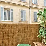 Proche Du Vieux-Port, Avec Balcon