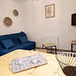 Le Cosy Yourhosthelper