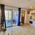 Appartement Dans Residence Avec Piscine A 100 M De La Plage.
