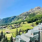 2 Pieces Spacieux Pour 5 Pers., Au Pied Des Pistes Et Proche Commerces, Val-D'Isere - Fr-1-411-916
