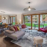 Appartement Moderne Avec 3 Chambres, Terrasse, Garage Et Services Inclus A Megeve - Fr-1-569-131