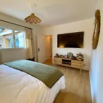 Villa Jeane-Rose, Maison En Bois Avec Piscine