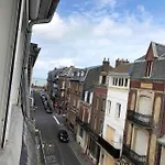 Grand Studio Avec Petite Vue Mer