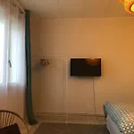 Grand Studio Avec Petite Vue Mer