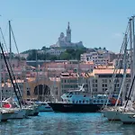 Building La Canebiere ,Vieux Port